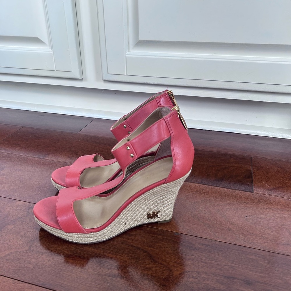 Michael Kors size 7 wedge shoes sandals t strap genuine leather